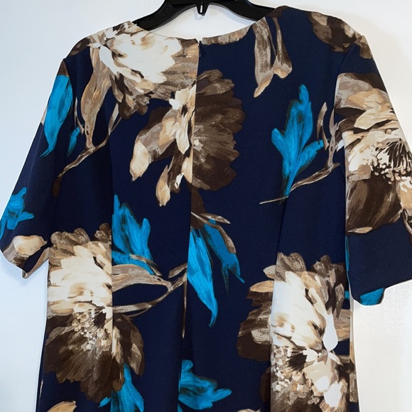 Dress - Picture 4 of 4